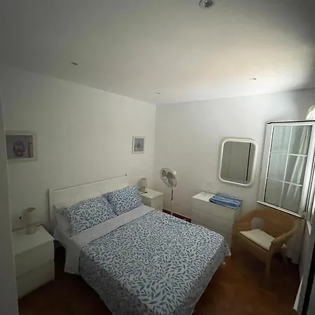 Jones Cala En Porter (Menorca)